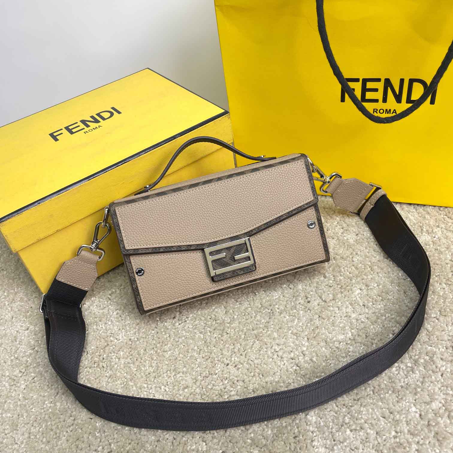 FENDI FI7VA565 LADY'S BAG