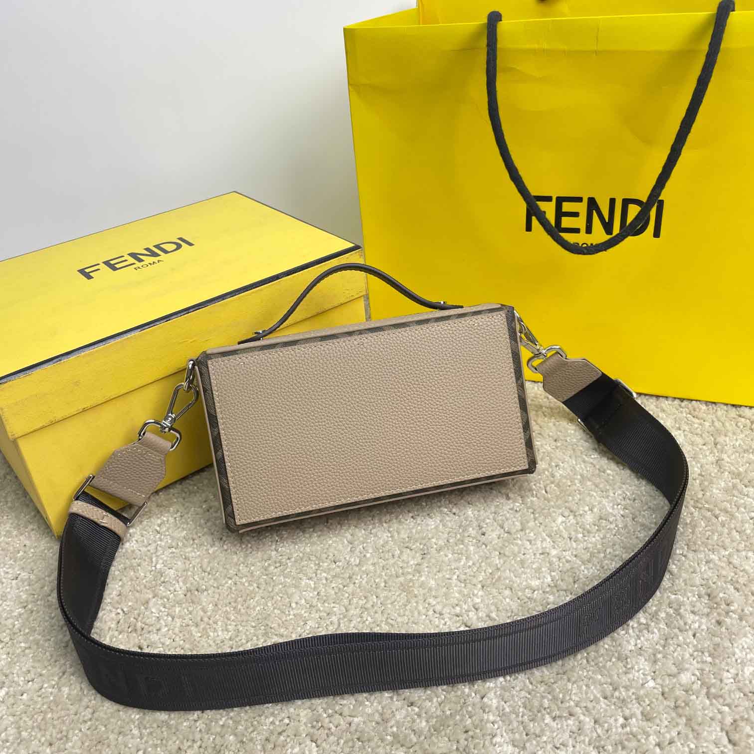 FENDI FI7VA565 LADY'S BAG