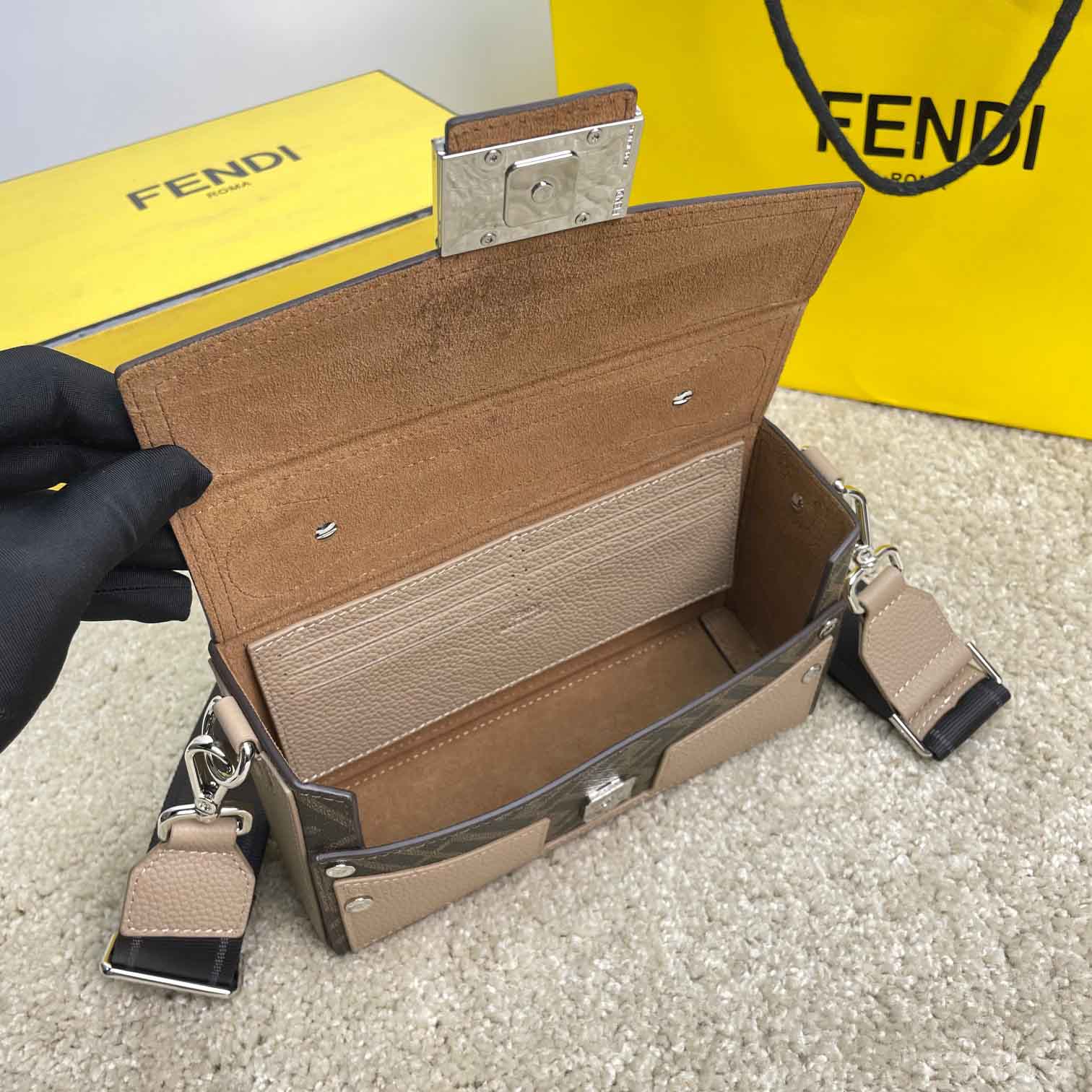 FENDI FI7VA565 LADY'S BAG