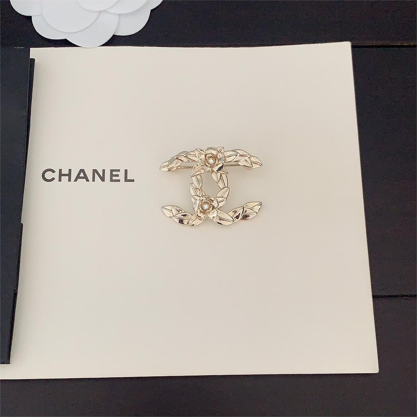 CHANEL APJ4002 BROOCH ARTIFICIAL DIAMOND AND BRASS MATERIAL