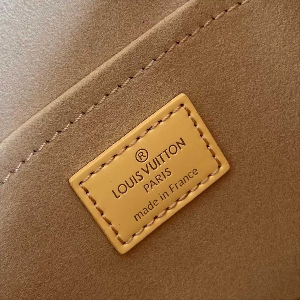 LOUIS VUITTON M24616 LADY'S BAG