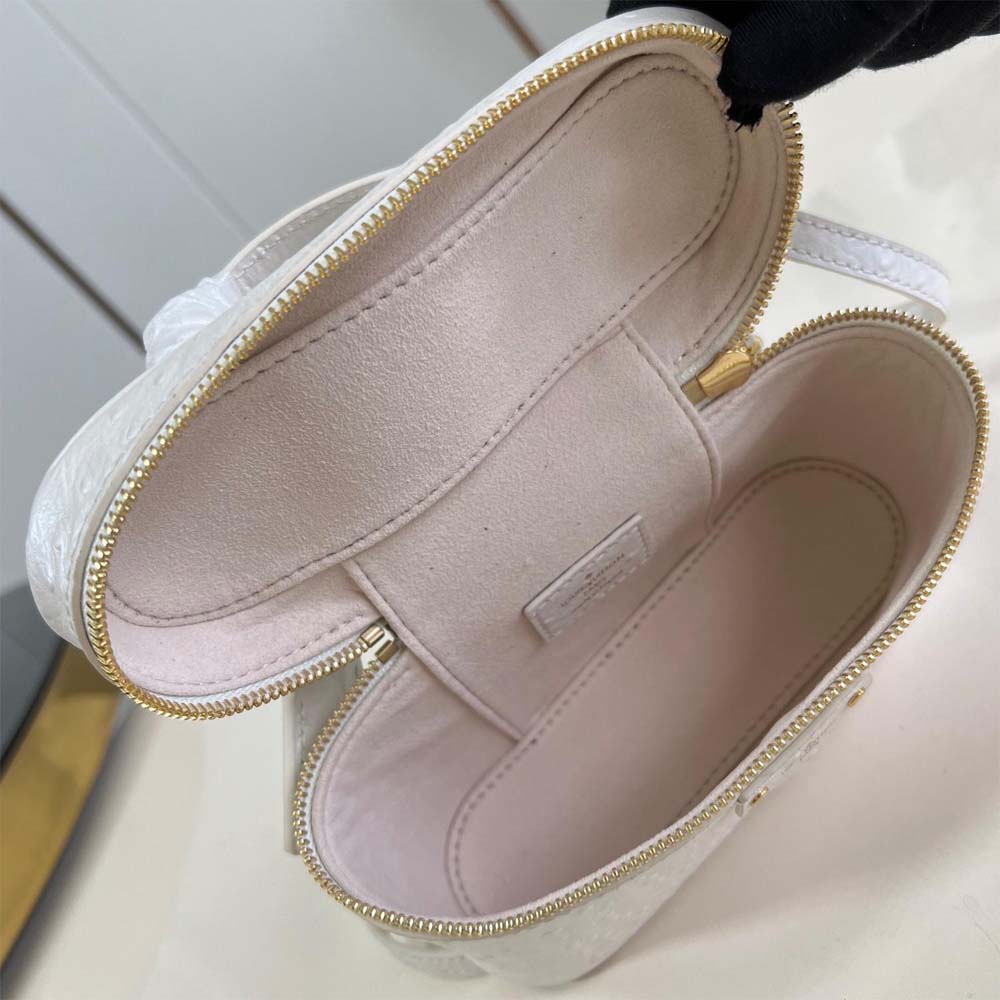 LOUIS VUITTON MN85911 LADY'S MAKEUP BAG